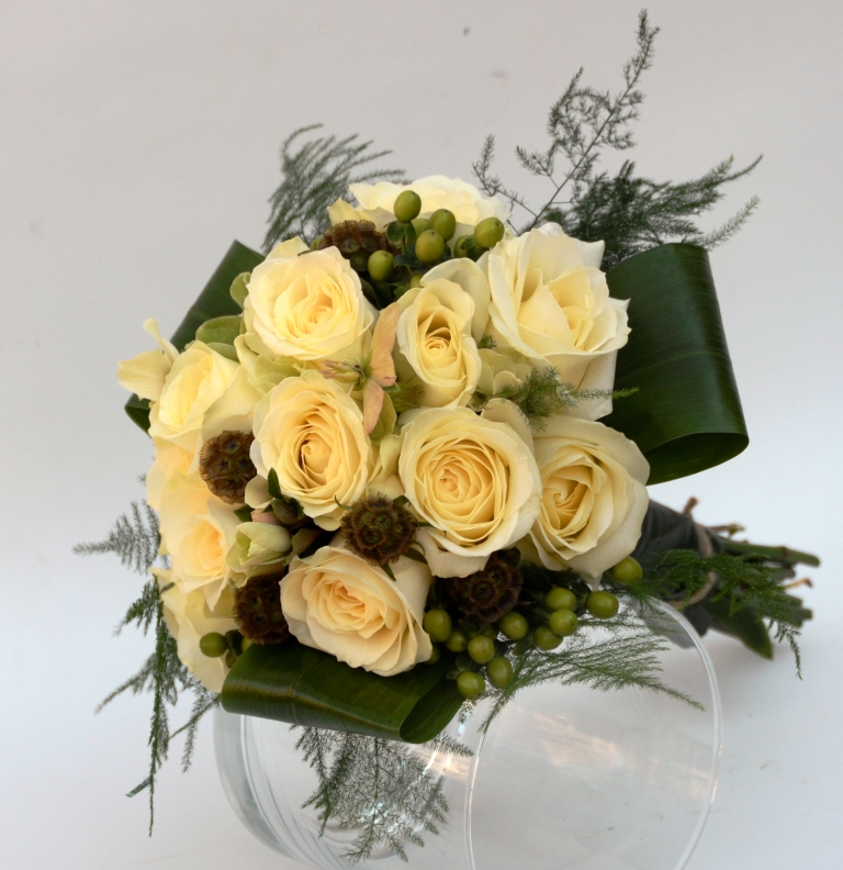 Foto A white roses bouquet