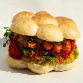 Panino imbottito di fiori.