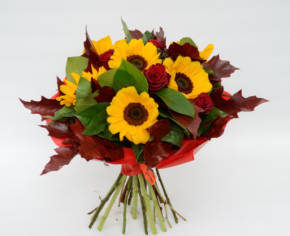 Foto Bouquet di girasoli e rose rosse