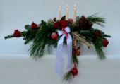 Centrotavola con rose rosse ed abete