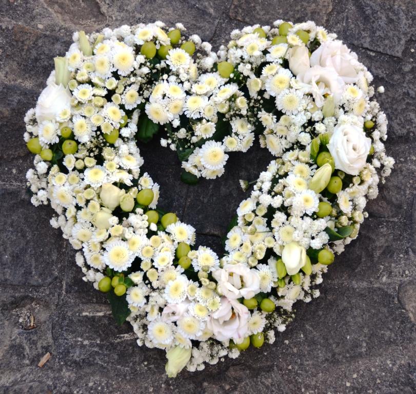 Cuore a cornice bianco.