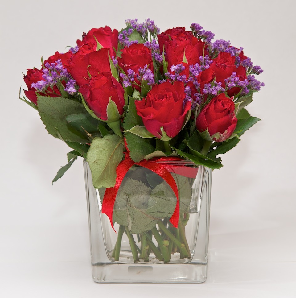 Foto Glass with small red roses