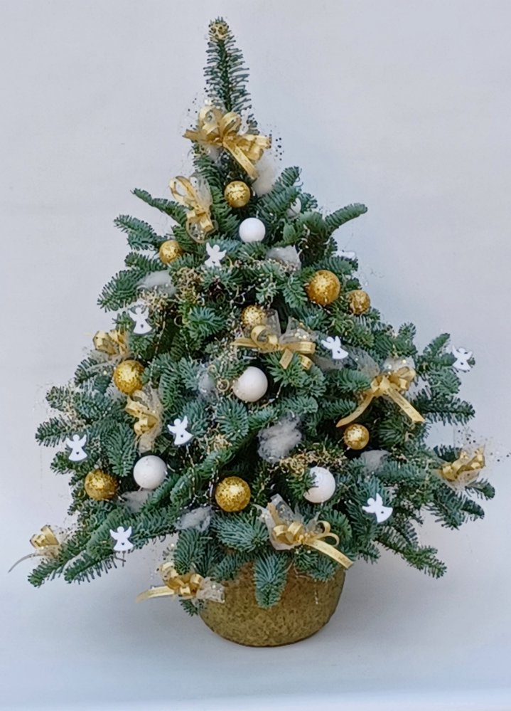 Foto Abete grande con decori oro.