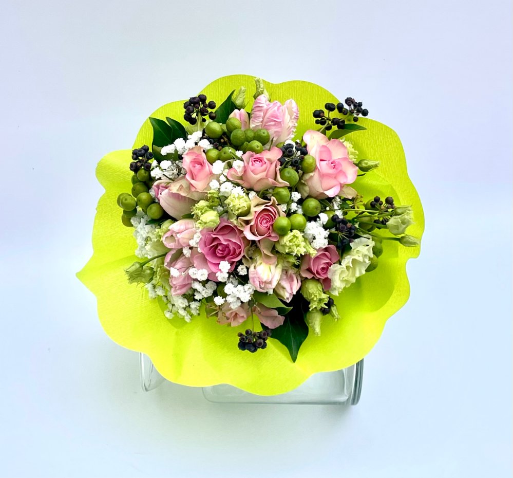 Foto Bouquet sui toni del verde e del rosa