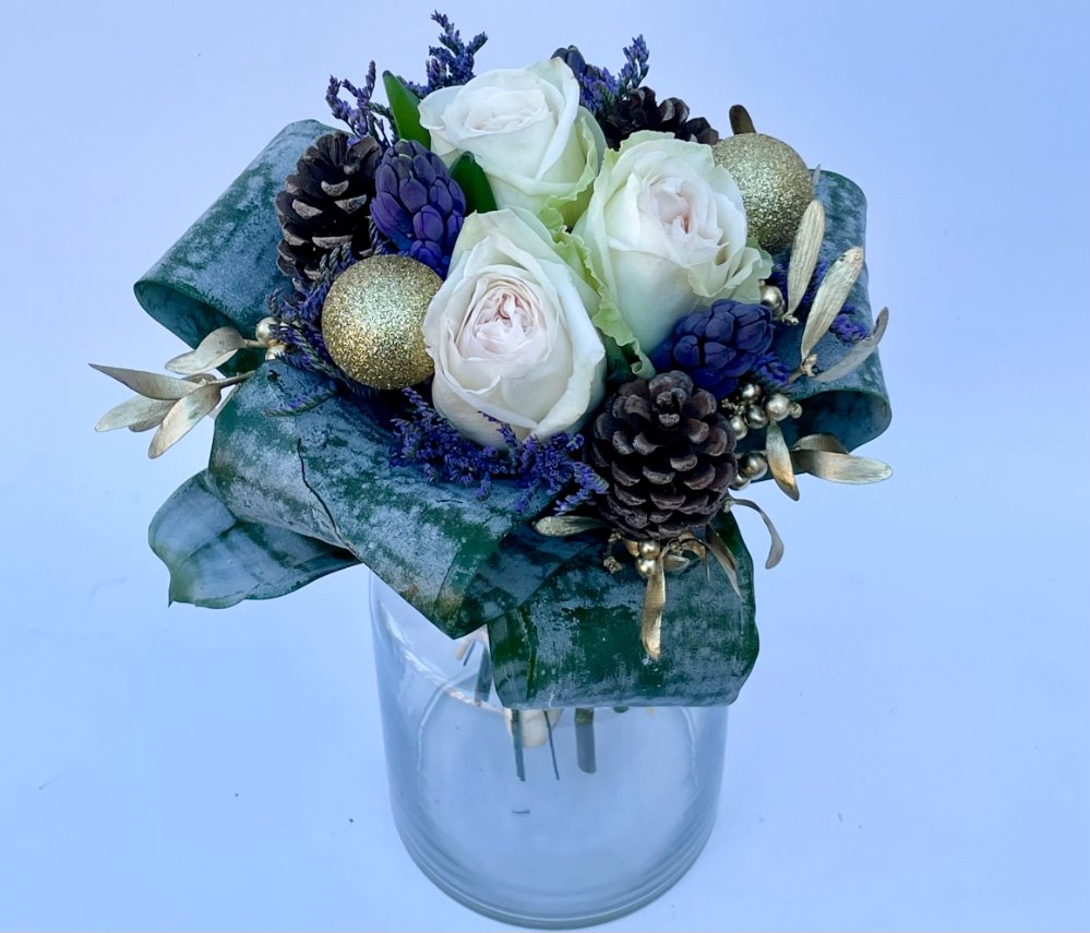 Foto Bouquet giacinti e rose bianche